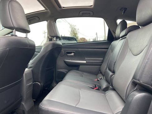 Used 2013 Toyota Prius V Five image 25