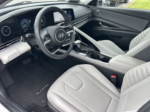 Used 2025 Hyundai Elantra Limited FWD image 10