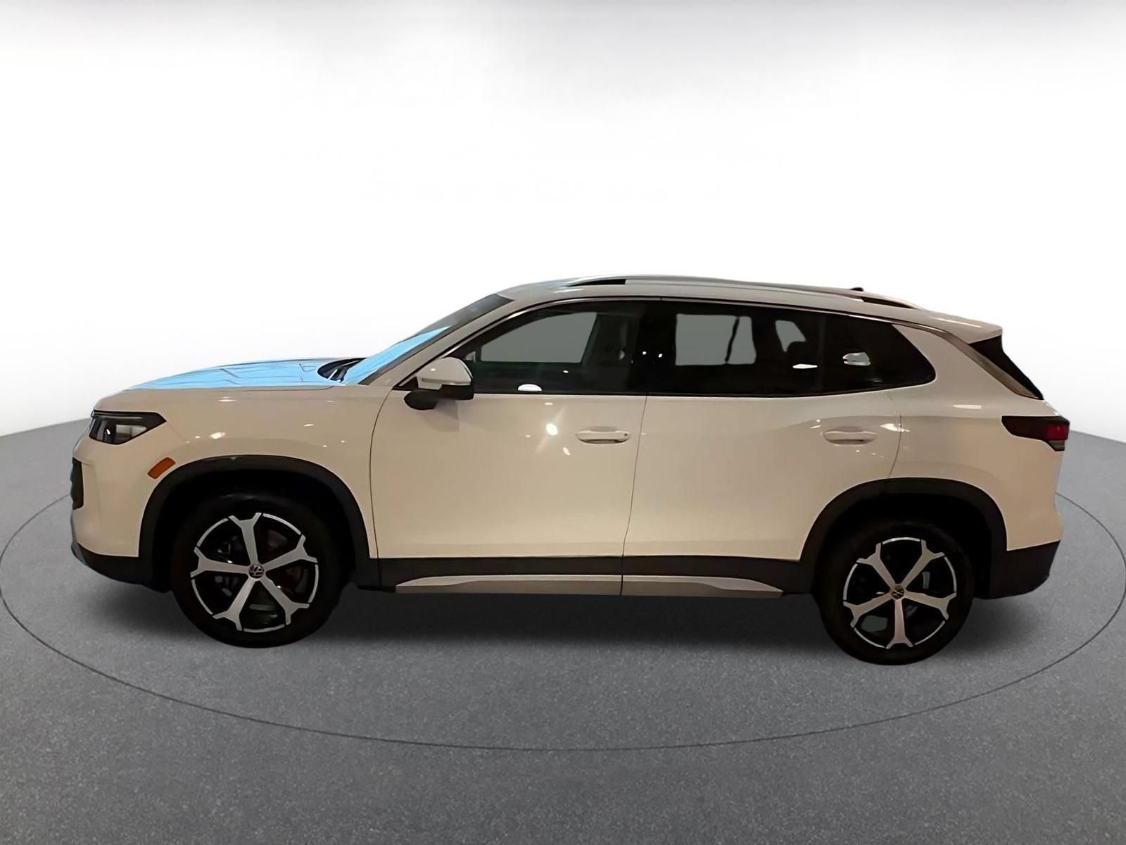 Used 2026 Volkswagen Tiguan SE AWD/4WD image 10