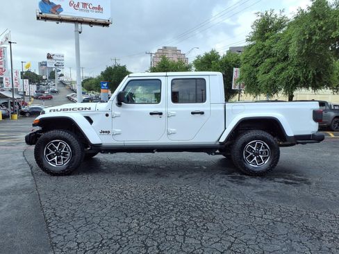 Used 2025 Jeep Gladiator Rubicon AWD/4WD image 9