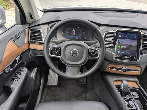 Certified 2025 Volvo XC90 B6 Plus image 17