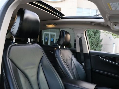 Used 2022 Lincoln Nautilus Reserve AWD/4WD image 9