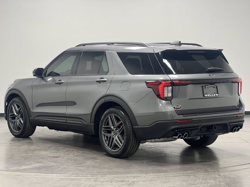 Used 2025 Ford Explorer ST image 6