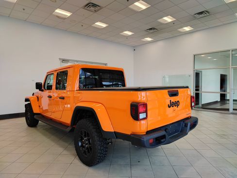 Used 2025 Jeep Gladiator Sport AWD/4WD image 5