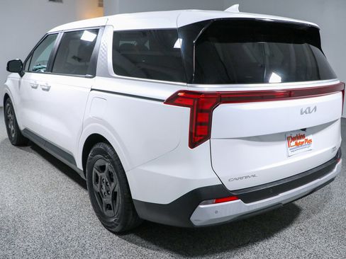 Used 2025 Kia Carnival FWD image 9