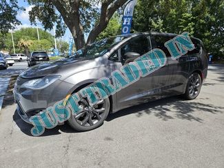 Used 2019 Chrysler Pacifica Touring Plus w/ S Appearance Package FWD video 1