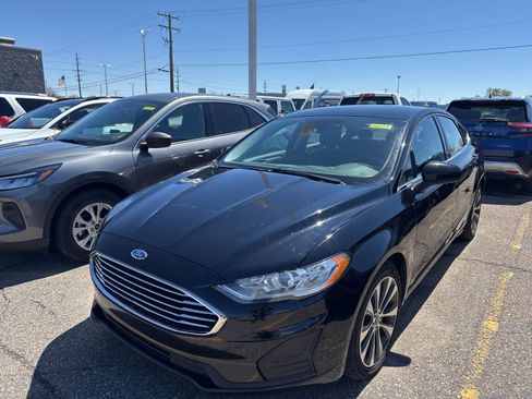 Used 2020 Ford Fusion SE image 1