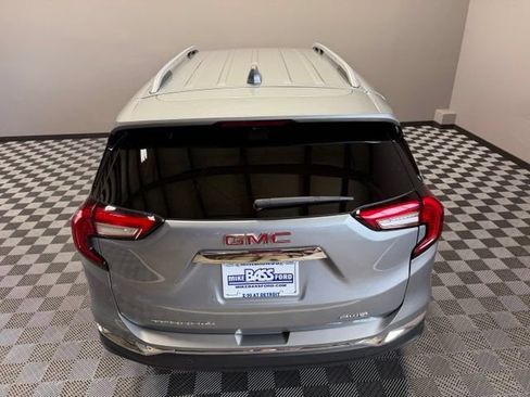 Used 2023 GMC Terrain SLT AWD/4WD image 12