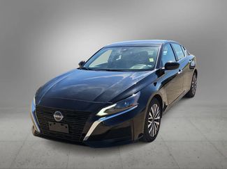 Used 2023 Nissan Altima 2.5 SV image 1