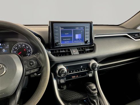 Used 2022 Toyota RAV4 XLE FWD image 9