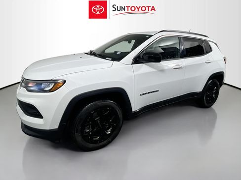 Used 2024 Jeep Compass Latitude AWD/4WD image 9