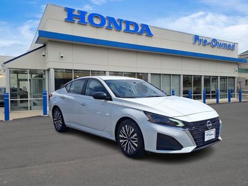 Used 2025 Nissan Altima 2.5 SV image 3