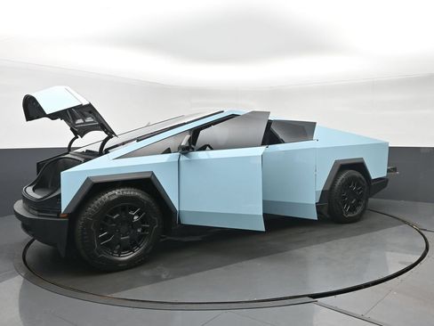 Used 2024 Tesla Cybertruck Cyberbeast AWD/4WD image 39