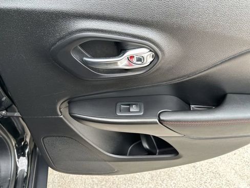 Used 2020 Jeep Cherokee Trailhawk image 15