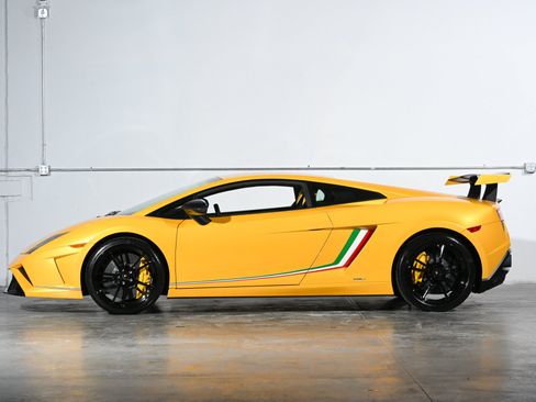 Used 2014 Lamborghini Gallardo LP 570-4 Squadra Corse AWD/4WD image 17