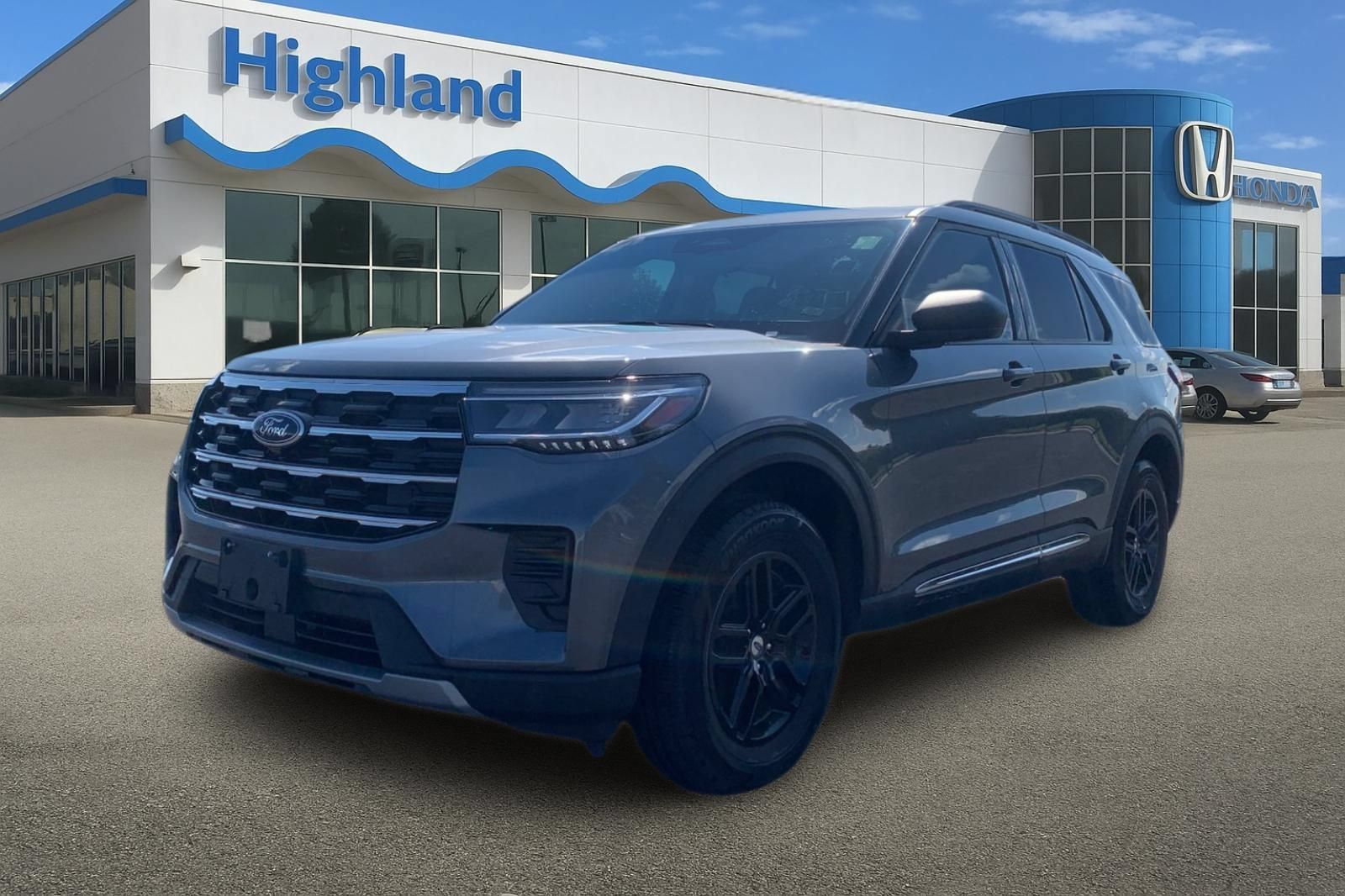 Used 2025 Ford Explorer Active AWD/4WD image 1