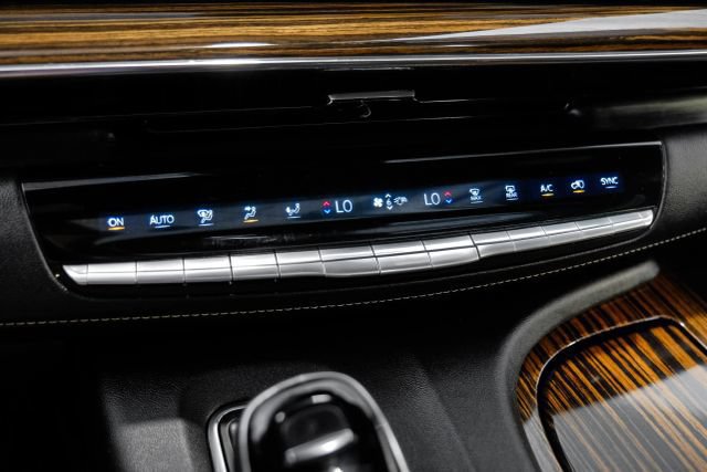 Used 2021 Cadillac Escalade ESV Premium Luxury AWD/4WD image 35