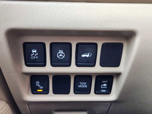 Used 2020 Nissan Pathfinder Platinum image 22