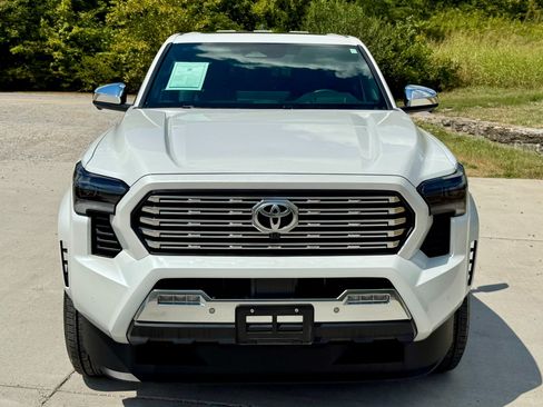 Used 2025 Toyota Tacoma Limited AWD/4WD image 5
