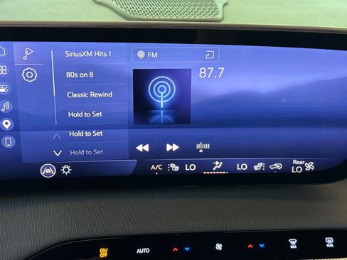 Used 2025 Buick Enclave Preferred FWD image 25