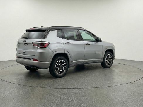 Used 2025 Jeep Compass Trailhawk w/ Trailer Tow Group image 9
