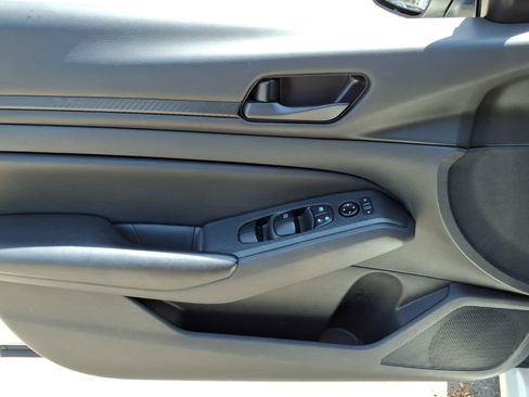 Certified 2025 Nissan Altima 2.5 S FWD image 11