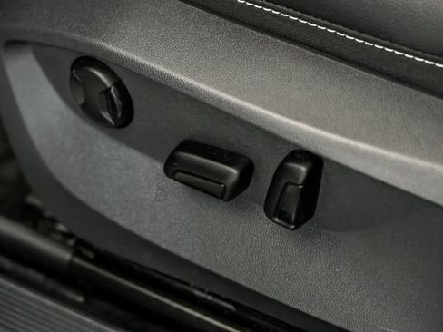 Certified 2022 Volkswagen Taos SEL w/ Panoramic Sunroof Package image 16