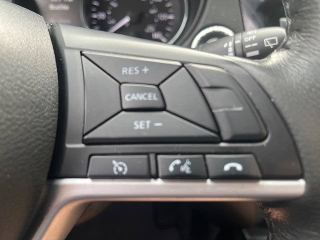 Used 2017 Nissan Rogue SV AWD/4WD image 23