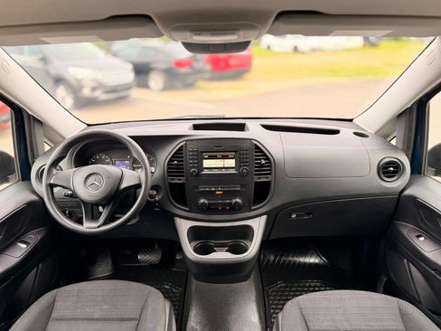 Used 2019 Mercedes-Benz Metris image 2