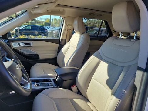 Used 2023 Ford Explorer Platinum w/ Technology Package image 11