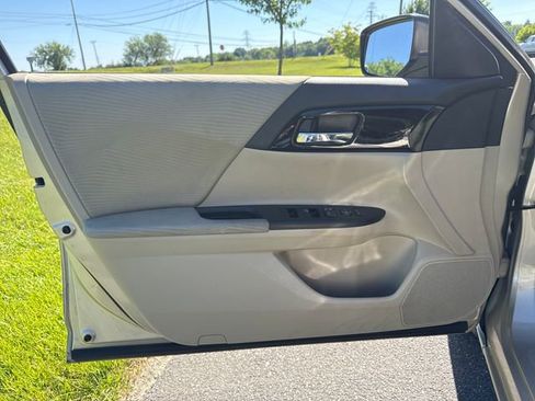 Used 2016 Honda Accord LX image 22