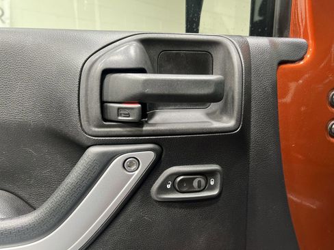 Used 2014 Jeep Wrangler Unlimited Sahara w/ Connectivity Group image 13