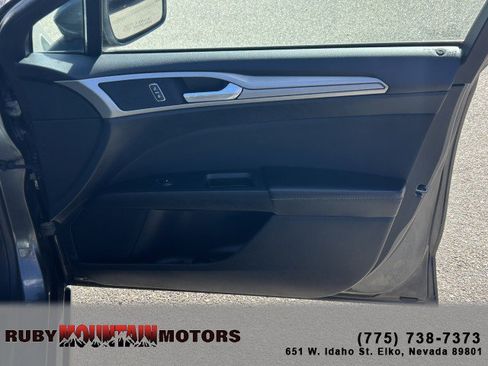 Used 2019 Ford Fusion SE image 25