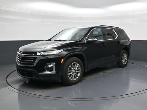 Used 2023 Chevrolet Traverse LT FWD image 3