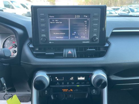 Used 2022 Toyota RAV4 LE image 19