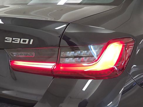 Used 2025 BMW 330i Sedan w/ Convenience Package image 29