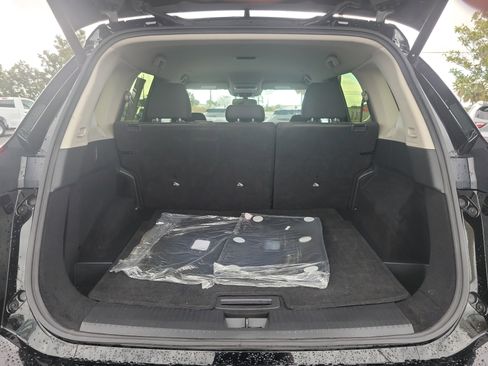 Used 2024 Nissan Rogue SV image 11