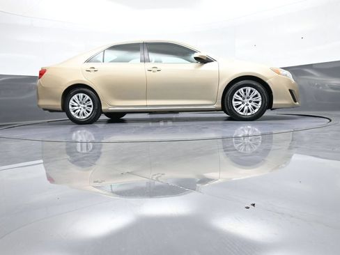 Used 2012 Toyota Camry LE FWD image 27