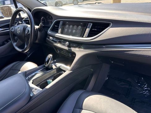 Used 2019 Buick Enclave Essence image 18