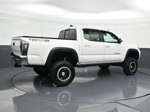 Used 2020 Toyota Tacoma TRD Off-Road image 5