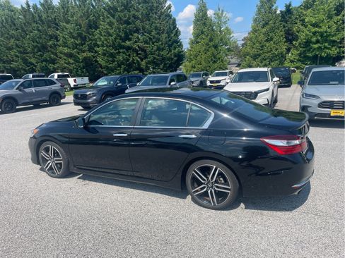 Used 2016 Honda Accord Sport image 3