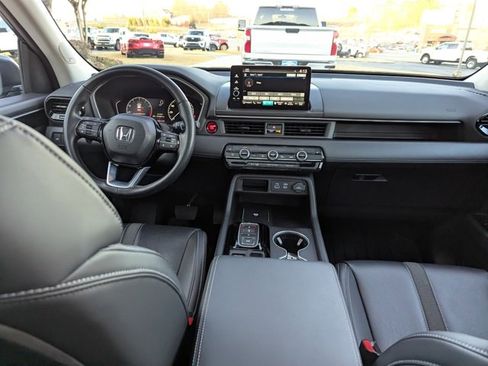 Used 2024 Honda Pilot Touring image 20