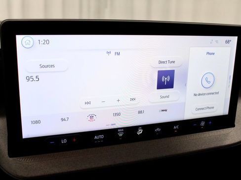 Used 2025 Ford Maverick XLT w/ 4K Tow Package AWD/4WD image 3