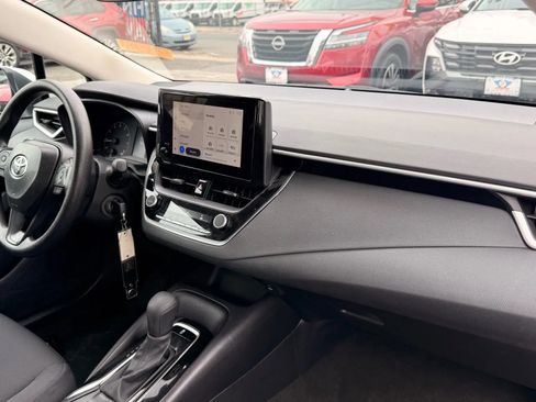 Used 2025 Toyota Corolla LE image 16