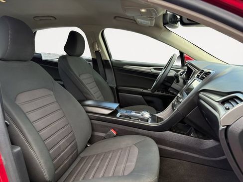 Used 2020 Ford Fusion SE FWD image 15