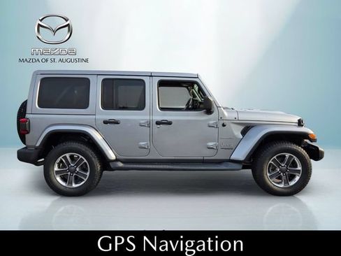 Used 2018 Jeep Wrangler Unlimited Sahara AWD/4WD image 12