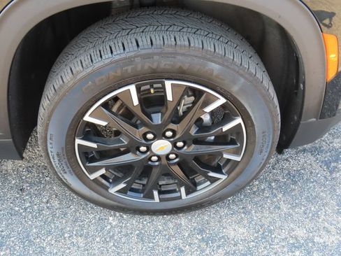 Used 2025 Chevrolet Traverse LT w/ Sun and Wheel Package AWD/4WD image 14