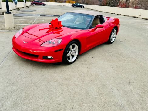 Used 2006 Chevrolet Corvette Convertible w/ Preferred Equipment Group RWD image 49