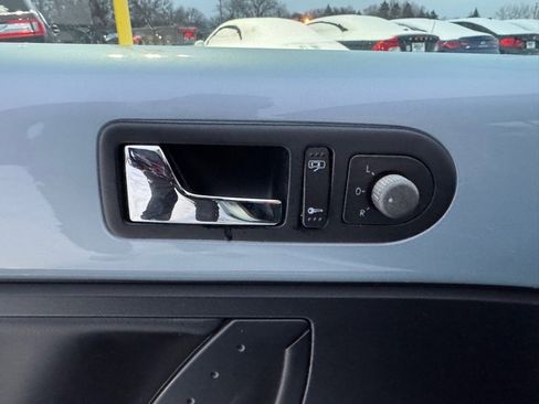 Used 2009 Volkswagen Beetle S image 19