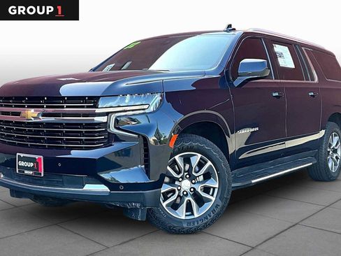 Used 2022 Chevrolet Suburban LT AWD/4WD image 1
